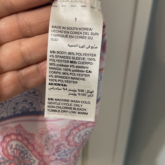 Chico's Tile Print Kimono-Sleeve Blouse Size 1 (Medium). V neck and bell sleeves - Picture 7 of 7